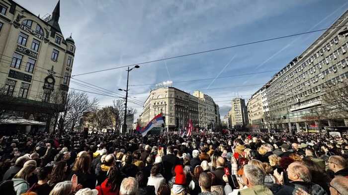 Десятки тисяч людей вийшли на протест в Белграді проти великого літієвого проєкту