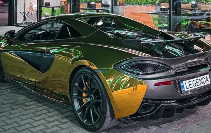 В Україні помітили золотий суперкар McLaren 570S Spider