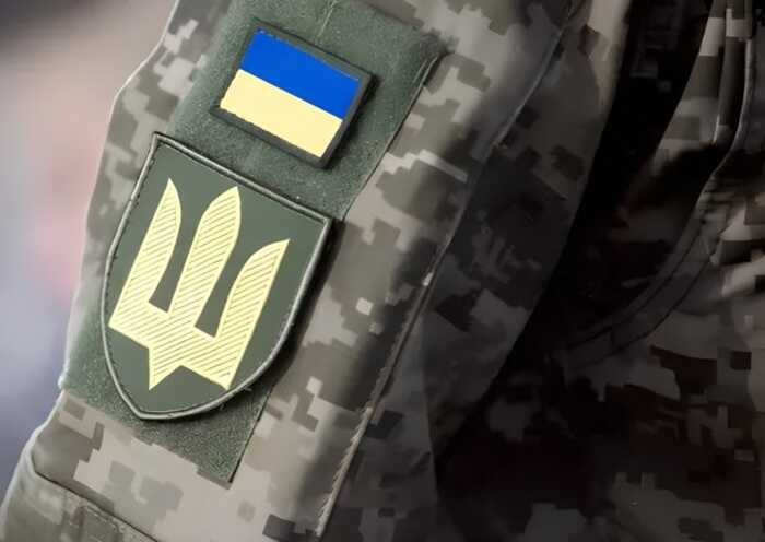 У Рівному натовп заблокував бус ТЦК, щоб "відбити" двох чоловіків