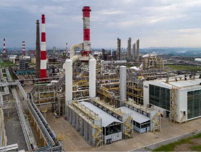 У Росії заявили про вибухи та пожежу на території НПК "Башнєфть"