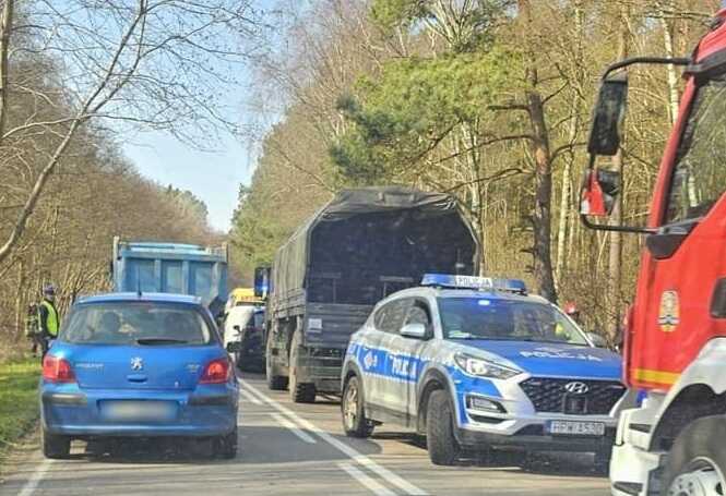 У Польщі сталася аварія за участю військової вантажівки з 24 солдатами, є постраждалі