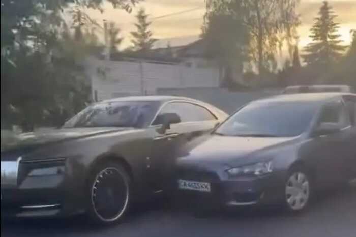 У Черкасах пошкодили Rolls-Royce вартістю 650 тисяч євро, який належить відомій ворожці