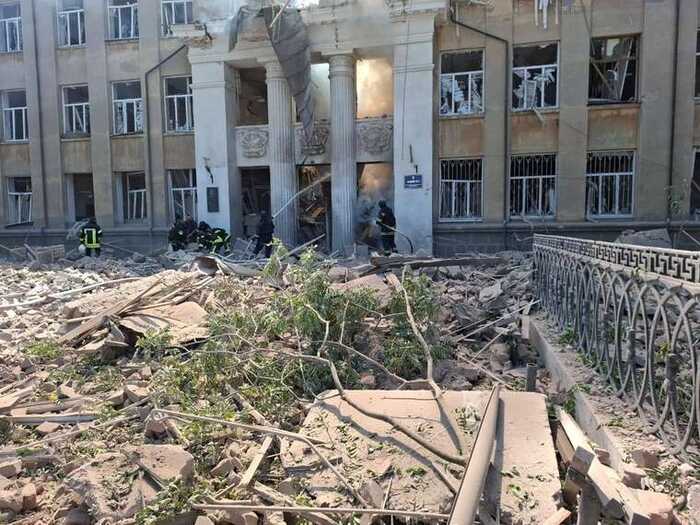 Росія завдала ракетного удару по ліцею в Білгород-Дністровську, є загиблі та постраждалі