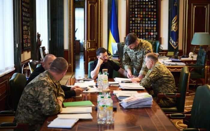Зеленський провів нараду щодо ситуації на Покровському напрямку