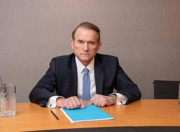 Скандал із Медведчуком: його компанія вивозила запорізьке зерно і кримський титан в обхід санкцій