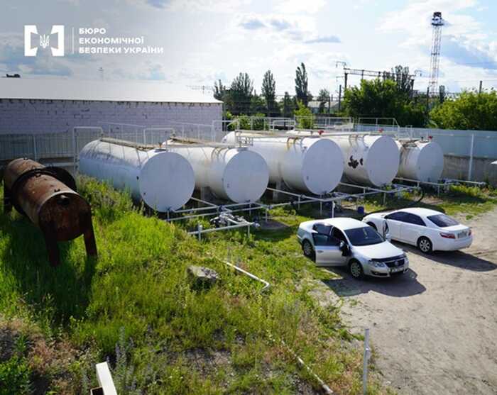 У Києві викрили нелегальну нафтобазу: вилучили майже 280 тисяч літрів пального