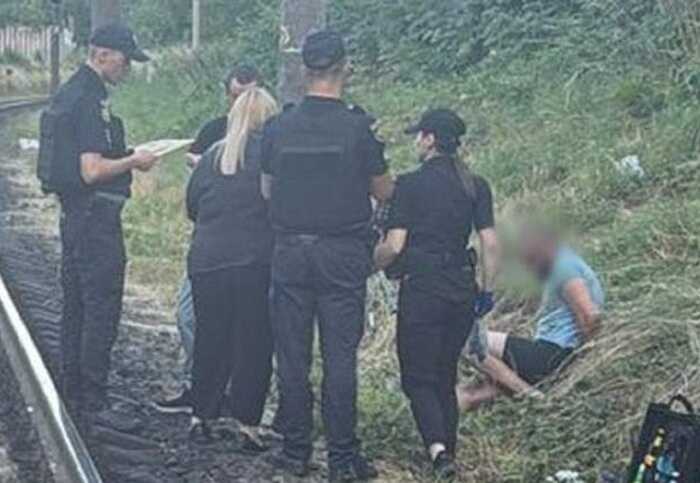 У Львові чоловік з ножицями напав на дітей, які намагались допомогти