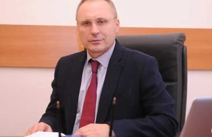 Проректор університету Шевченка Погорецький вказав, що живе в гуртожитку з мачухою