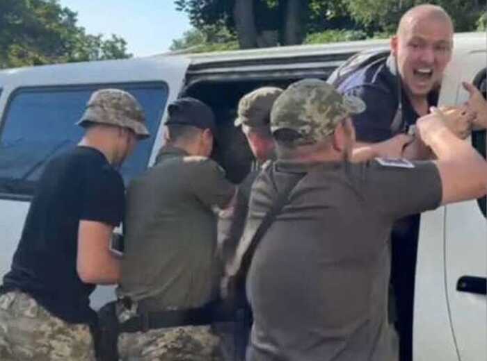 Опубліковано відео з лікарні, де перебуває лікар, побитий в Одесі представниками ТЦК