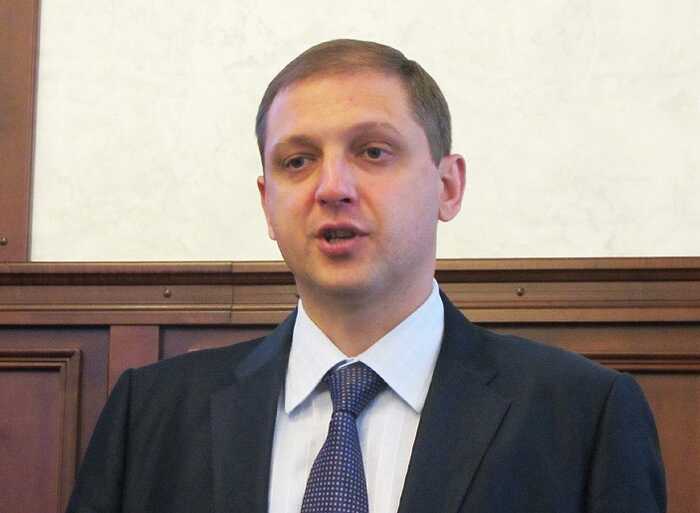 1,6 мільйонів доларів за закриття справ і конвертаційні центри: як прокурор Ян Стрелюк сховав декларації, рейдерив фермерів і уникає покарання
