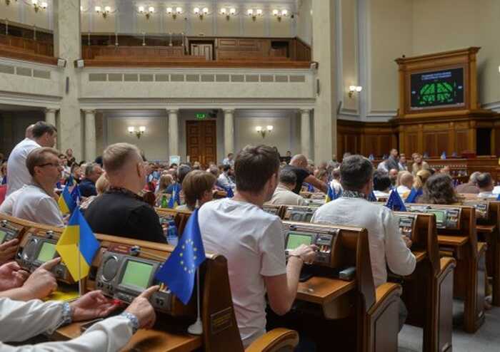 Законопроект про обмеження повноважень НАБУ та САП передали на підпис Зеленському