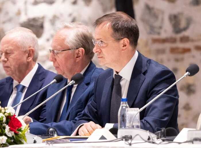 Організація головного перемовника від РФ збирає на рушниці для армії та навчає дітей в Донецьку оперувати дронами, — ЗМІ