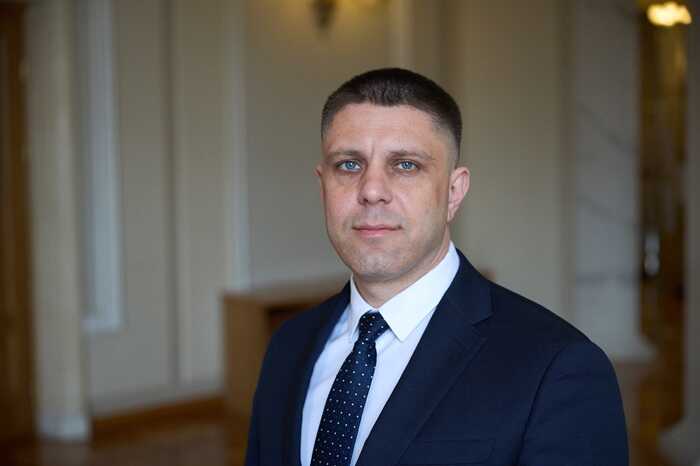 «Слуга народу» Копитін живе в квартирі брата в елітному ЖК на Печерську, який володіє збитковою СТО