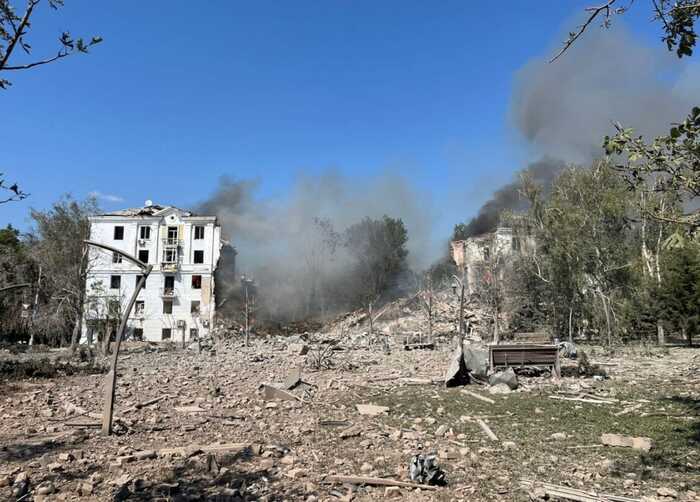 Росіяни вдарили по багатоповерхівці у центрі Краматорська, є загиблі та поранені