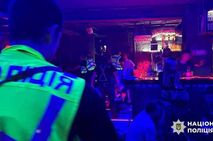 У Києві попри день жалоби провели гучну вечірку в клубі