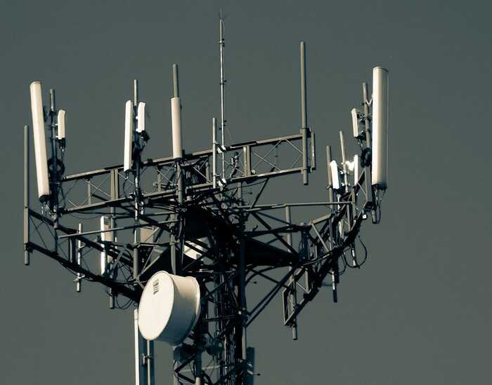 Російські мобільні оператори пропонують обмежити 5G і вимкнути голосові дзвінки у WhatsApp та Telegram, — розвідка