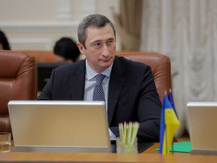 ВАКС арештував вилучену готівку ексвіцепрем’єра Чернишова та його дружини